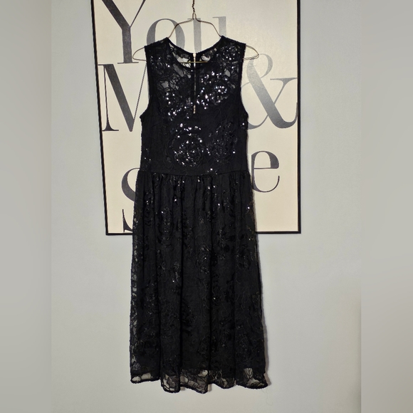 Calvin Klein size 4 sequined dress - Picture 3 of 5